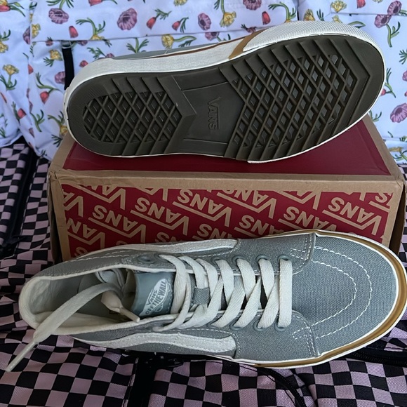 Vans WMNS Sk8-Hi Tapered
Canvas Green Milieu
VN0005U2VV2
Platforms Sneakers - Picture 4 of 16